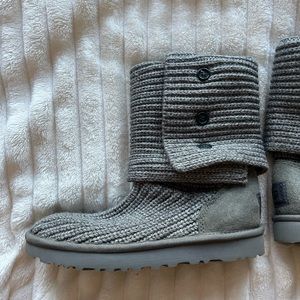 Gray knit Ugg boots